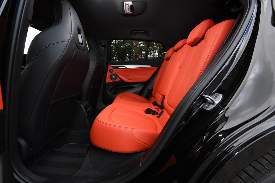 Интерьер BMW X2 M35i (F39) 2019 года  (UK) (фото 11 из 15)